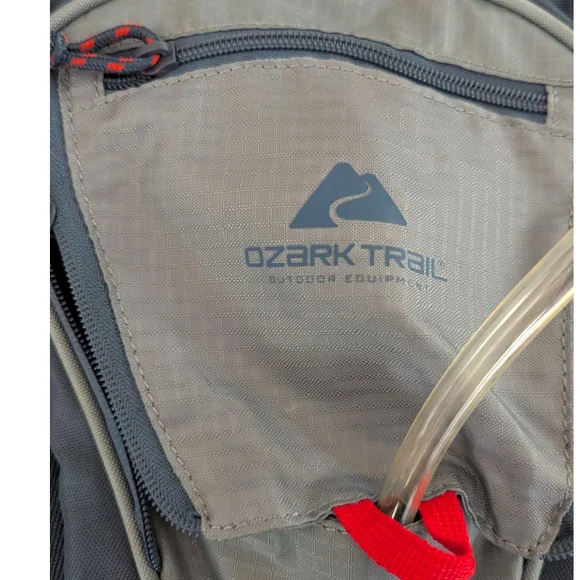 NWOT Ozark Trail Pearson Creek 2 Ltr Hydration Pack - Picture 3 of 10